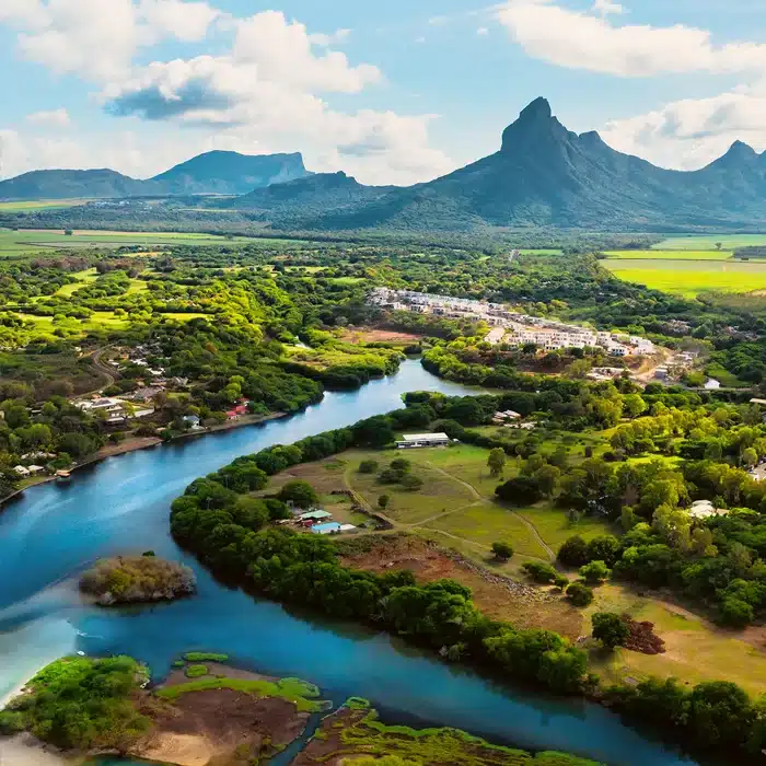 Paysage mauricien illustrant l’ancrage local de Citizen Consult en conseil juridique, fiscal et patrimonial